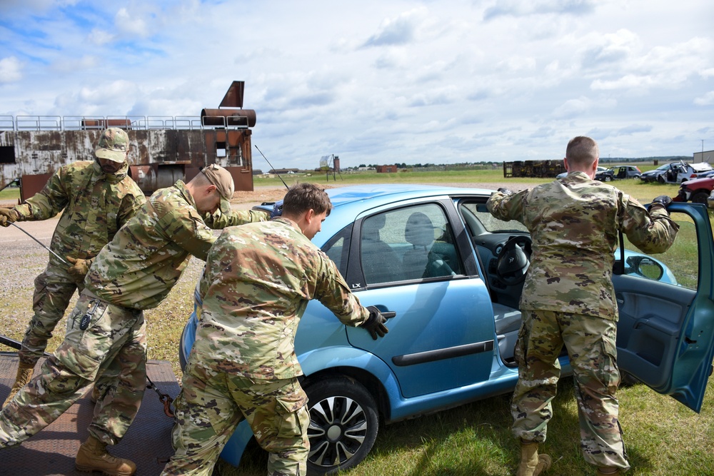 442d vehicle ops trains on rescuing stranded vehicles