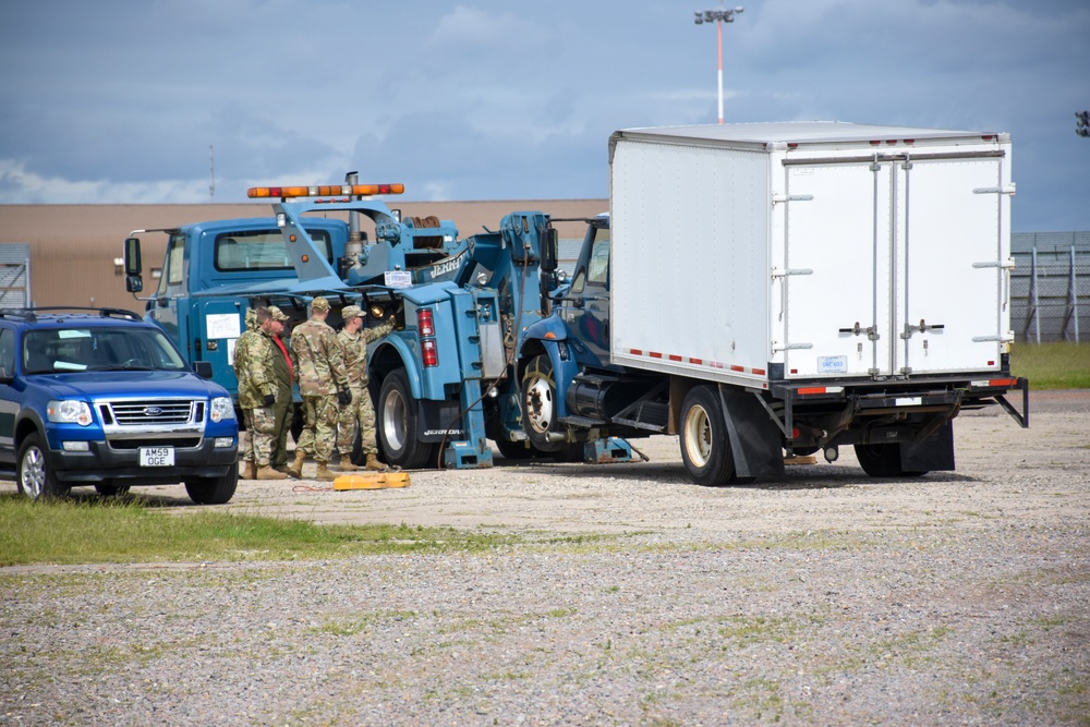 442d vehicle ops trains on rescuing stranded vehicles