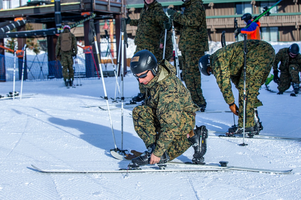 Bridgeport Marines learn downhill skiing techniques