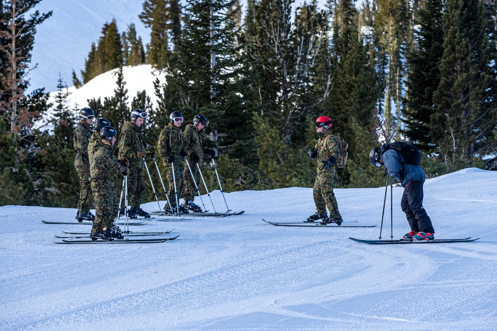 Bridgeport Marines learn downhill skiing techniques