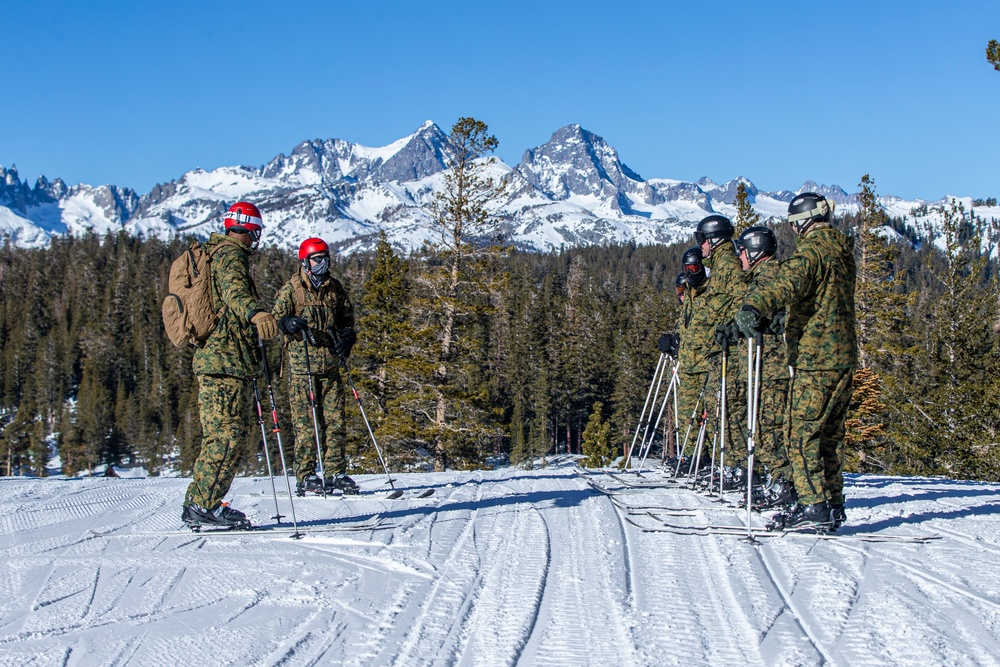 Bridgeport Marines learn downhill skiing techniques