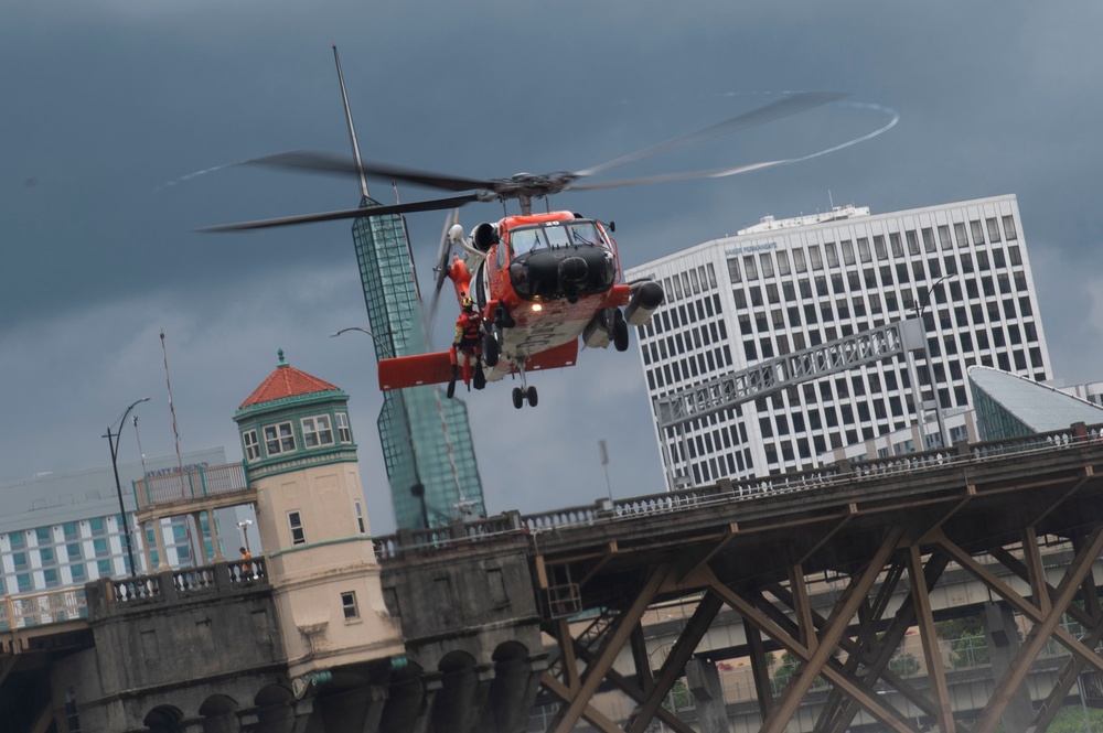 Portland Rose Festival 2022 Coast Guard Search and Rescue Demonstration