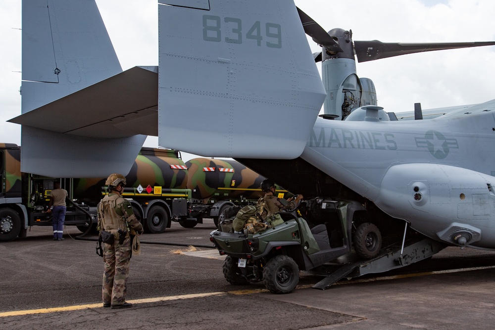 Caraibes 22: U.S. Marines transport members of the French Armed Forces