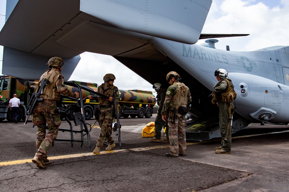 Caraibes 22: U.S. Marines transport members of the French Armed Forces