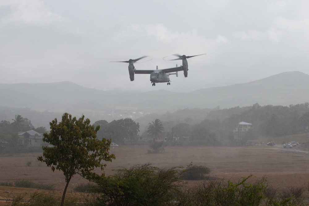 Caraibes 22: U.S. Marines transport members of the French Armed Forces
