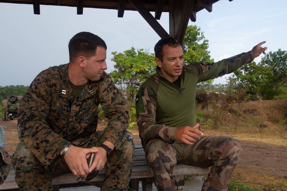 Caraibes 22: U.S. Marines transport members of the French Armed Forces