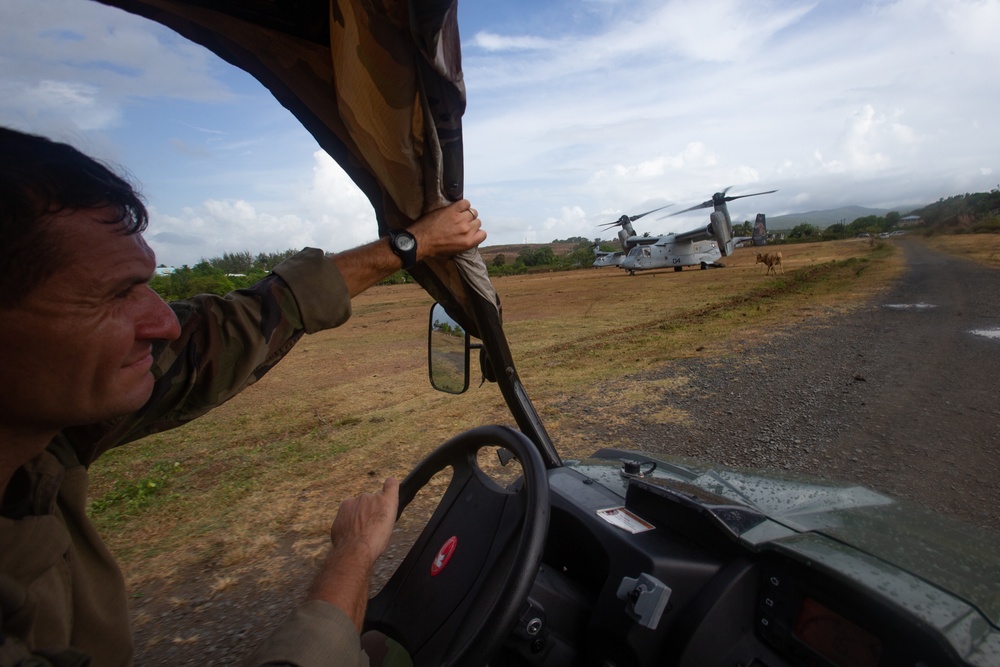 Caraibes 22: U.S. Marines transport members of the French Armed Forces