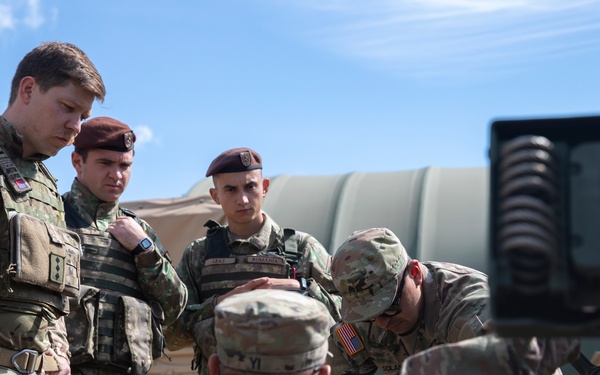 Washington Army National Guard soldiers conduct howitzer familiarization classes for foreign partners