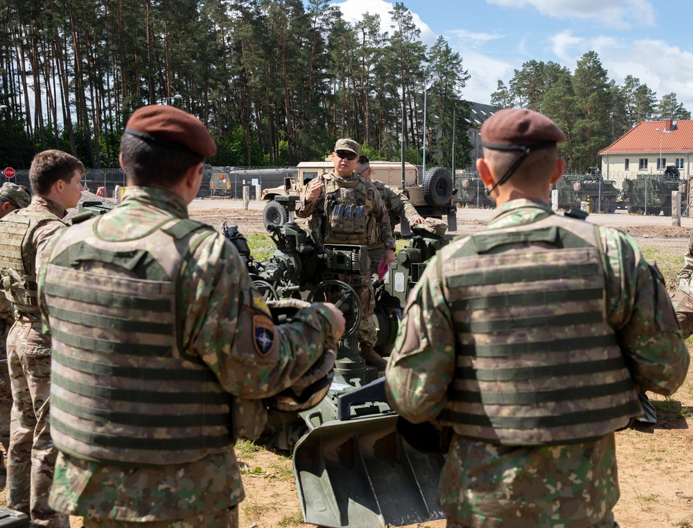 Washington Army National Guard soldiers conduct howitzer familiarization classes for foreign partners