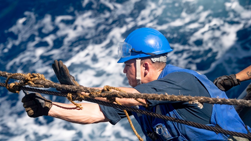 Spruance Conducts RAS with USNS Tippecanoe