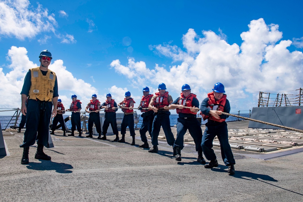 Spruance Conducts RAS with USNS Tippecanoe