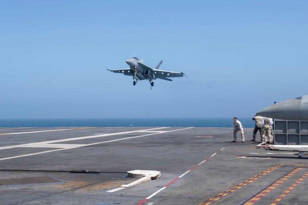 An F/A-18E Super Hornet Approaches Flight Deck