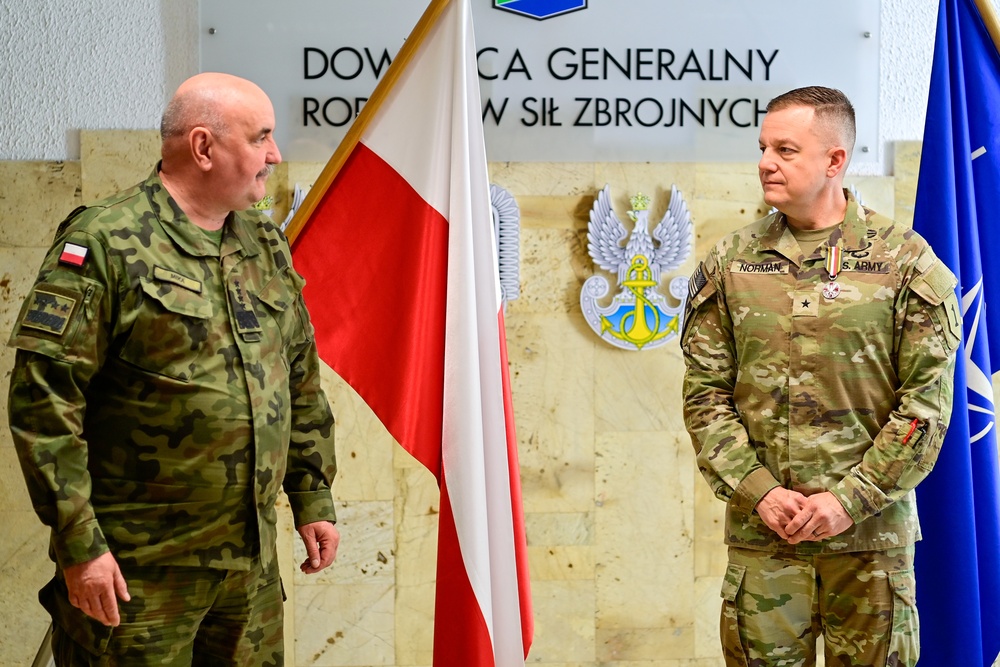 1ID DCG for support Awarded with the Polish Army Medal