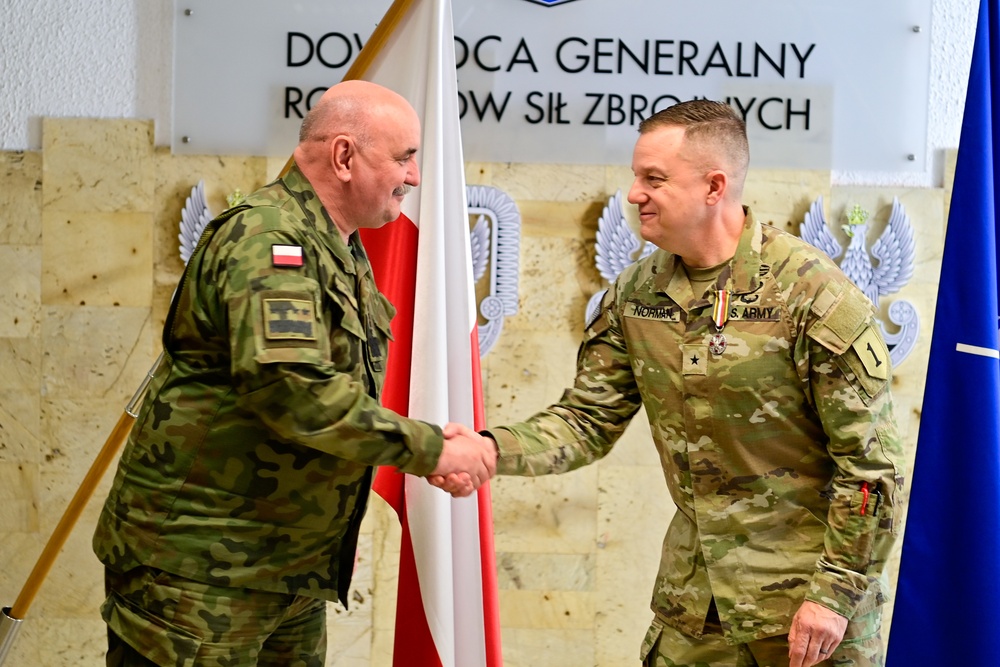 1ID DCG for support Awarded with the Polish Army Medal