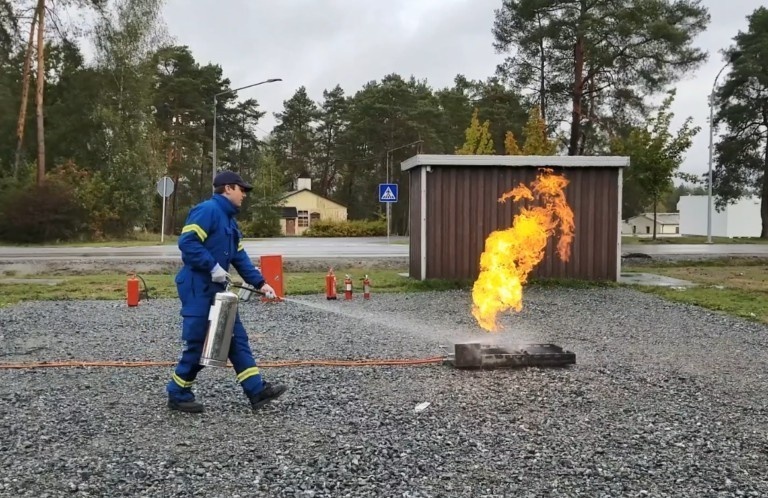 Practice fire extinguisher safety with USAG Bavaria’s Fire Department