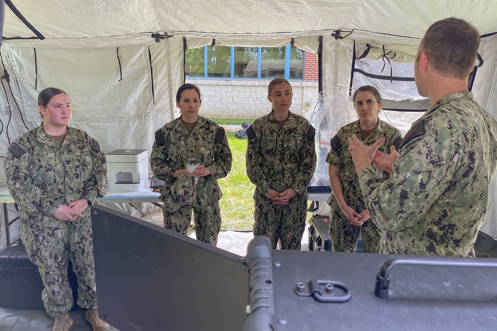 NMRC BDRD Conducts Training for Biological Defense Field Equipment