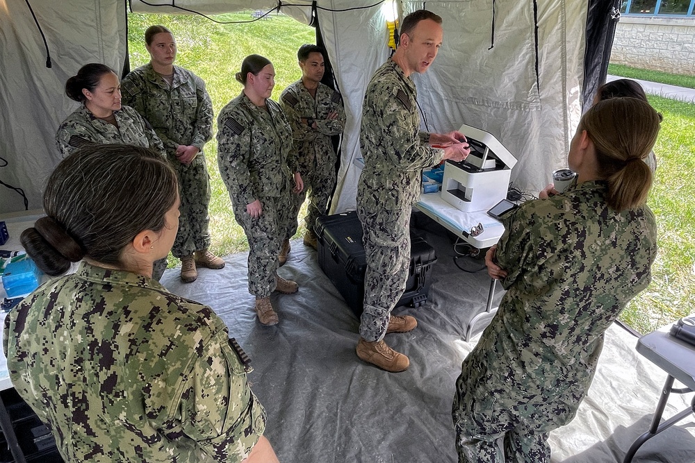 NMRC BDRD Conducts Training for Biological Defense Field Equipment
