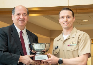 PMA-290 P-8A sustainment, readiness team receive NAVAIR Commander's Award