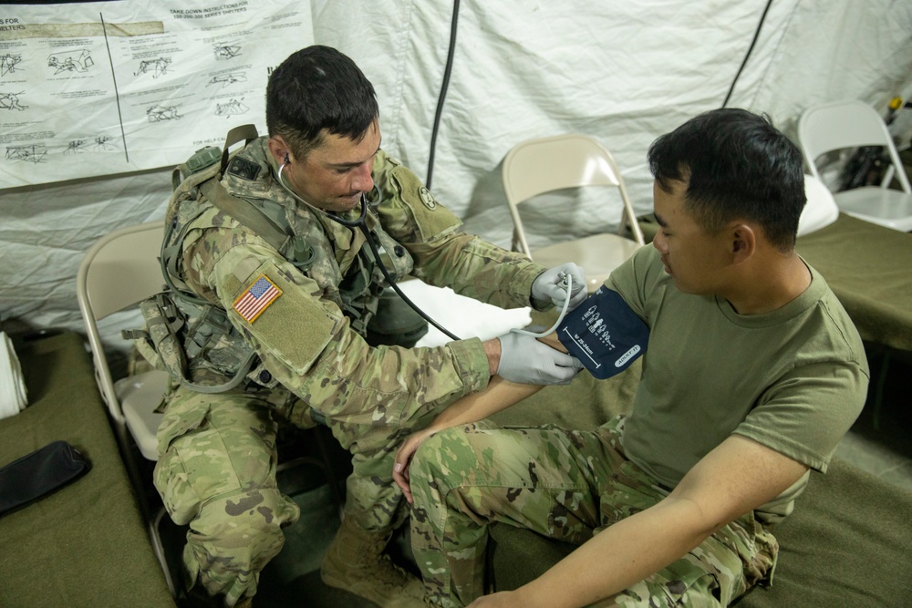 Soldier checks vital signs during Global Medic