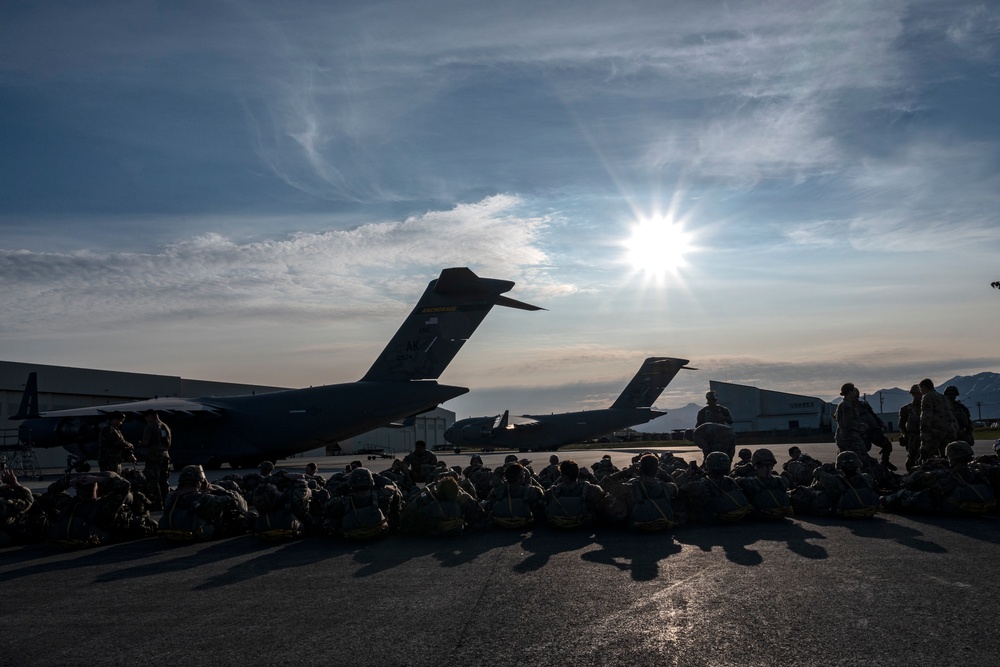 Air Force, Army conduct joint airborne operations, develop combat capabilities for RED FLAG-Alaska 22-2