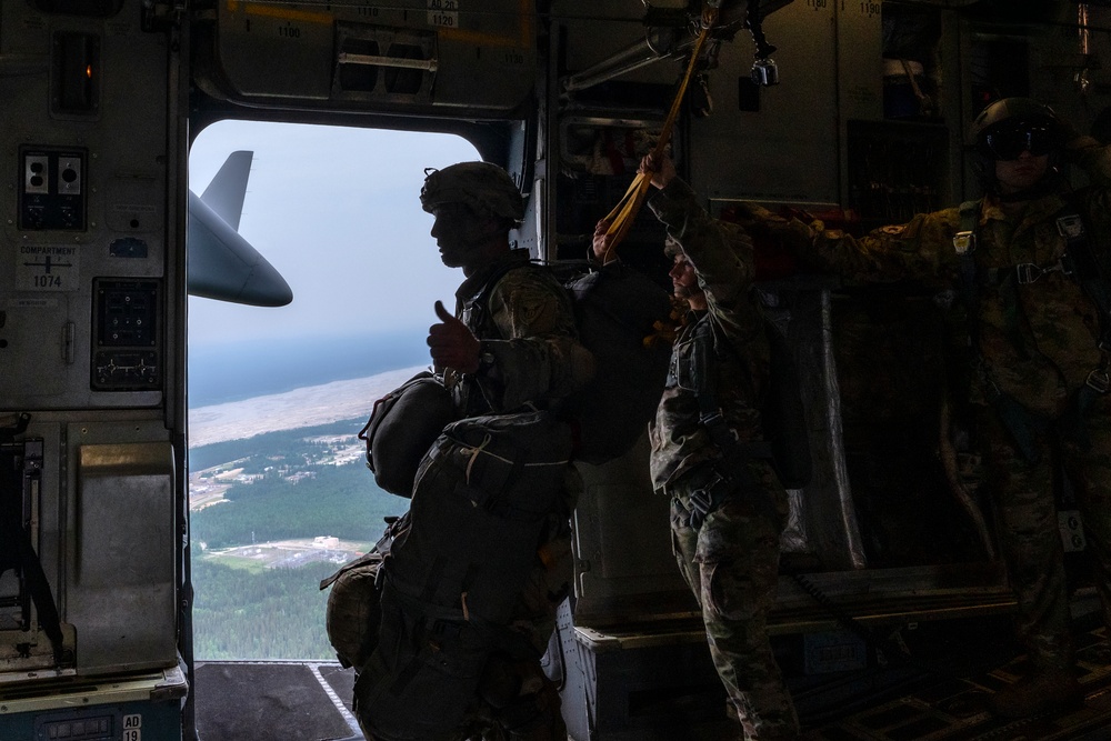 Air Force, Army conduct joint airborne operations, develop combat capabilities for RED FLAG-Alaska 22-2