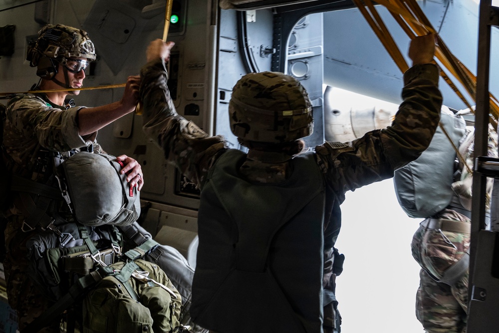 Air Force, Army conduct joint airborne operations, develop combat capabilities for RED FLAG-Alaska 22-2