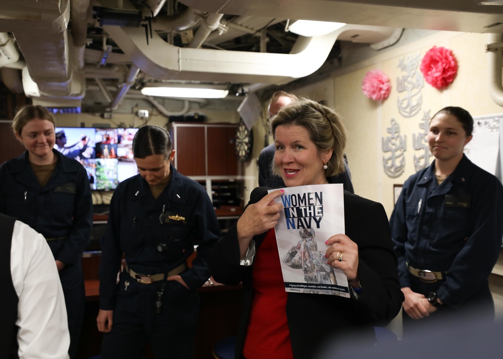 USS Porter (DDG 78) Women in the Navy