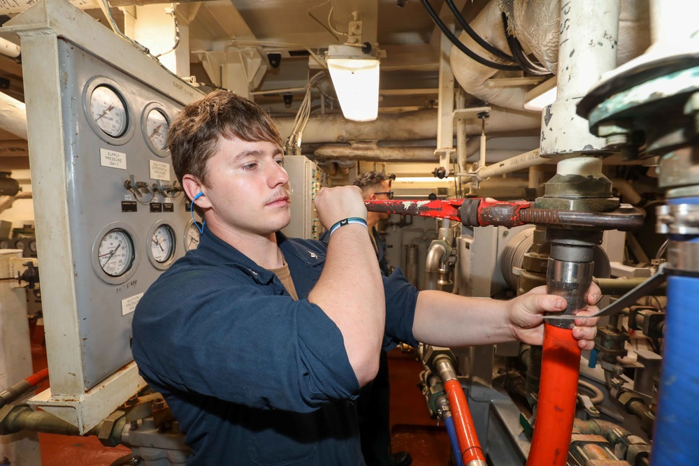 USS Cole Conducts a replenishment at sea with USNS Supply