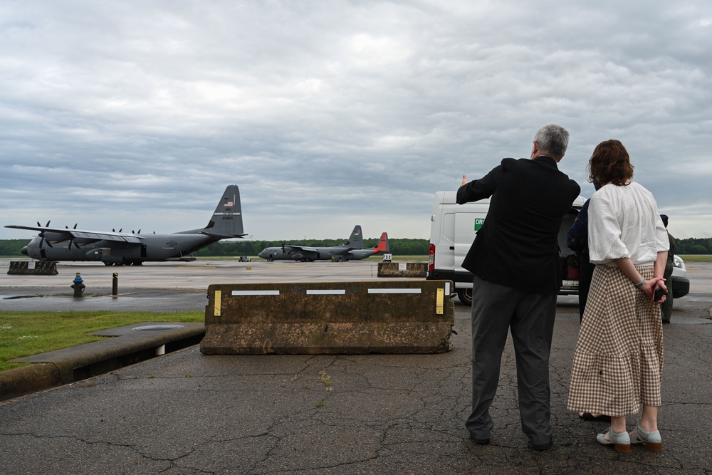 RNZAF visits LRAFB for future air mobility project