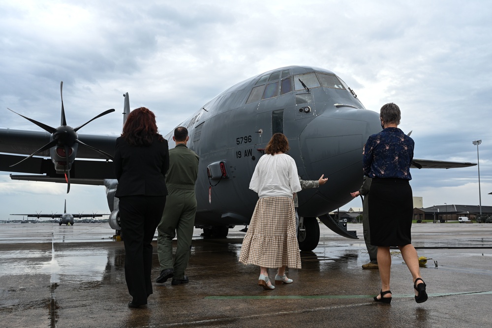 RNZAF visits LRAFB for future air mobility project