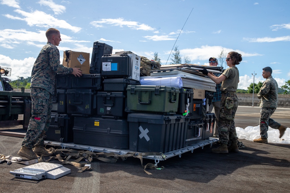 Valiant Shield 22 | C-130 Refuel
