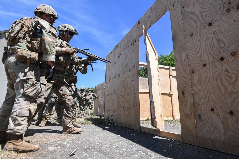 B Trp Platoon demolition breaching range