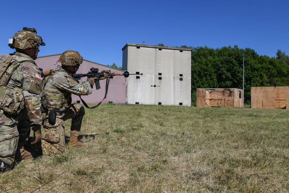 B Trp Platoon demolition breaching range