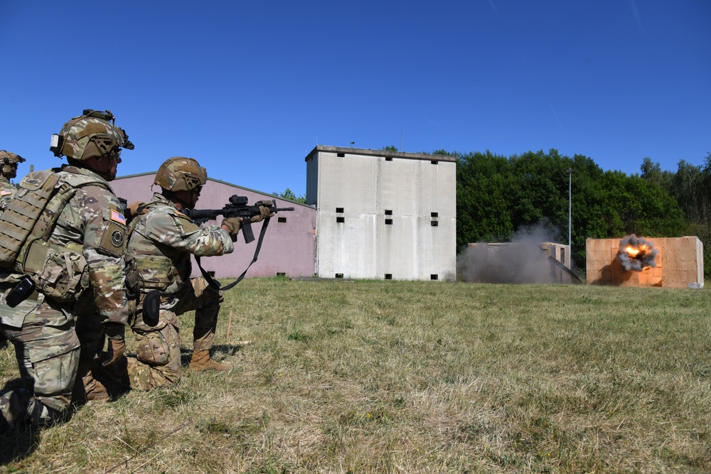 B Trp Platoon demolition breaching range