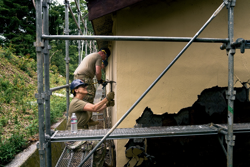 110th Civil Engineers demo wall siding during Japan DFT