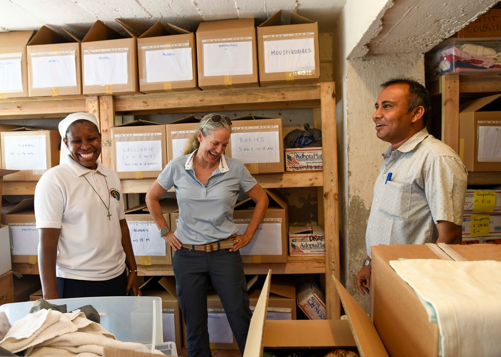 U.S. Army Maj. Gen. Jami Shawley visit local refugee day center in Djibouti