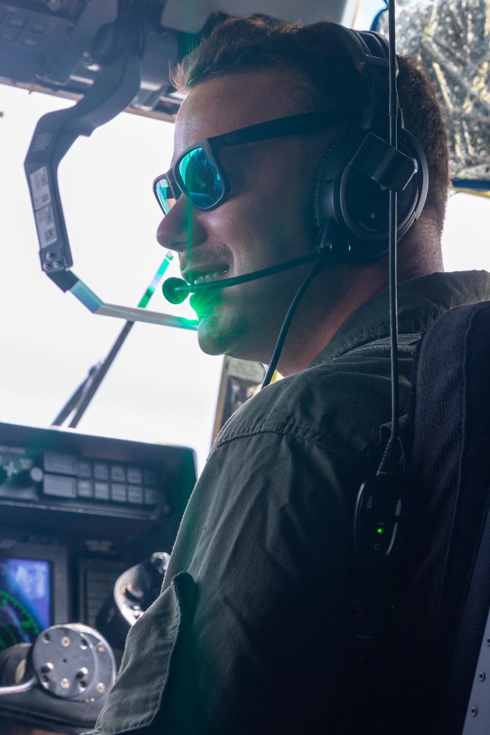 Sumos refuel Green Knights en-route back to USS Tripoli