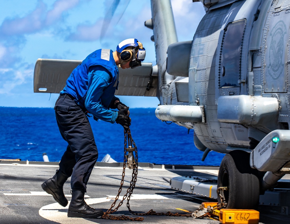 USS Chancellorsville Conducts Flight Ops