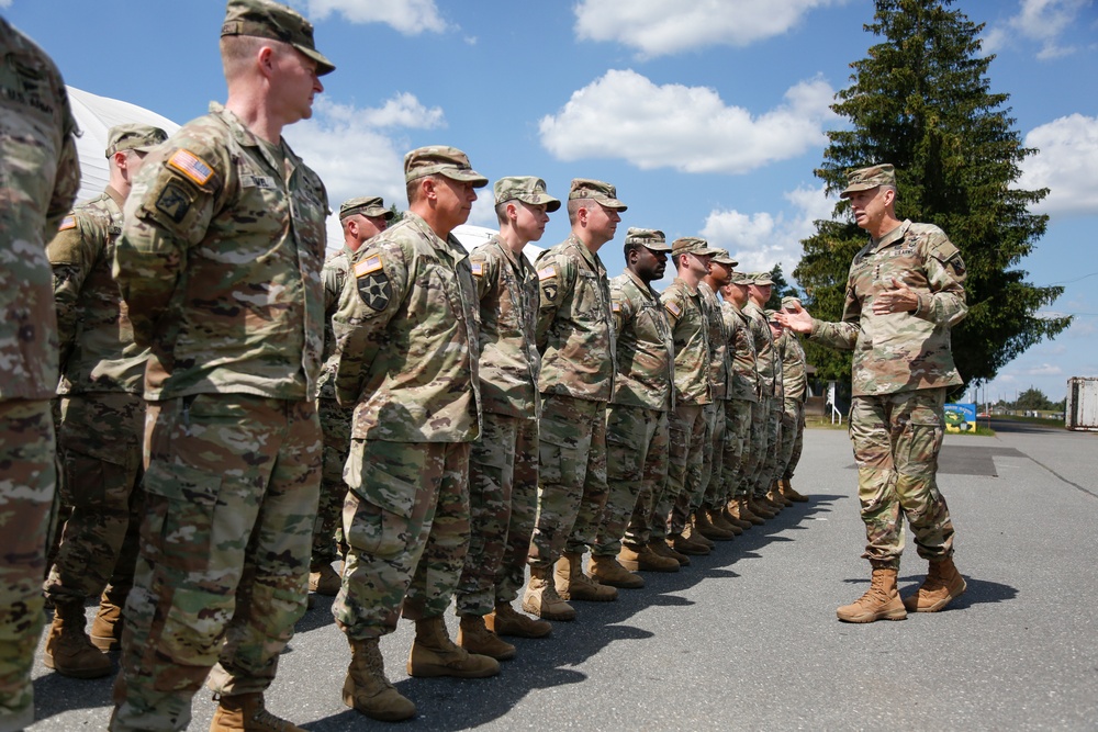 Hokanson visits Guardsmen training with Ukraine troops
