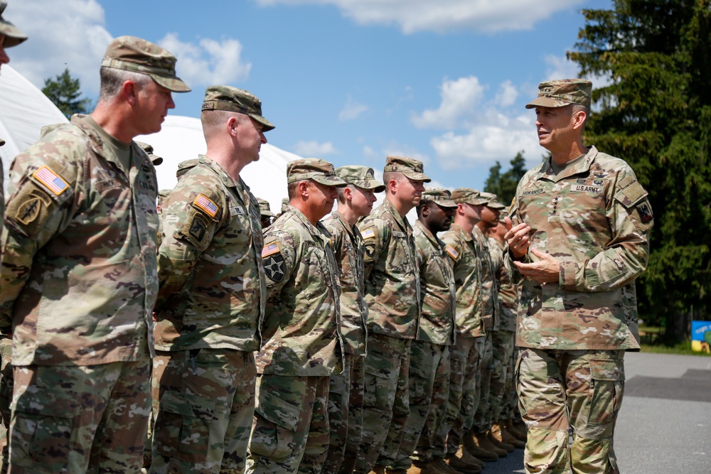 Hokanson visits Guardsmen training with Ukraine troops