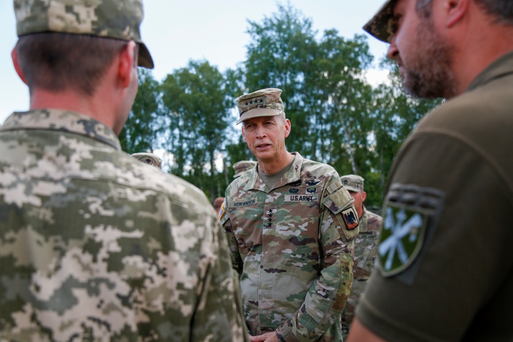 Hokanson visits Guardsmen training with Ukraine troops