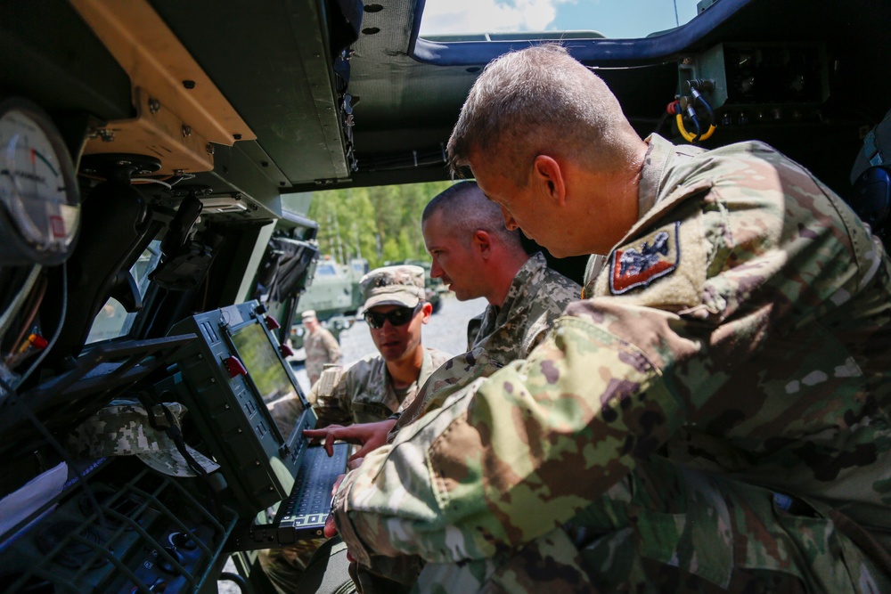 Hokanson visits Guardsmen training with Ukraine troops