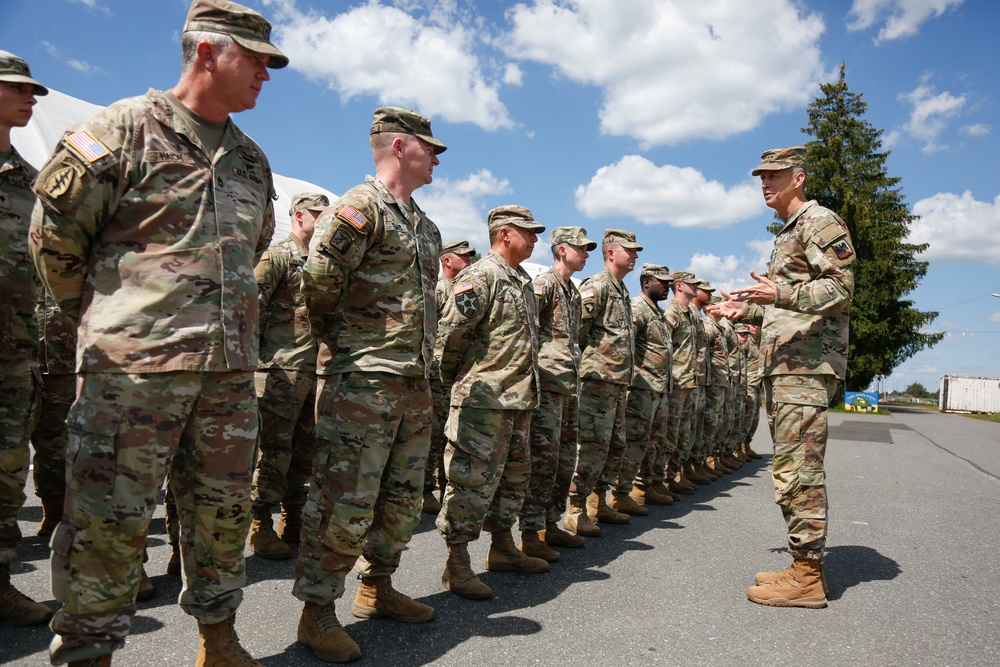 Hokanson visits Guardsmen training with Ukraine troops