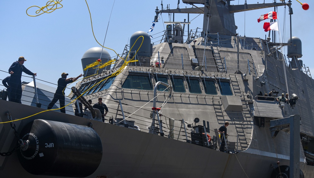 Naval Submarine Base New London (SUBASE) visited by Littoral Combat Ship USS Minneapolis-Saint Paul (LCS 21)