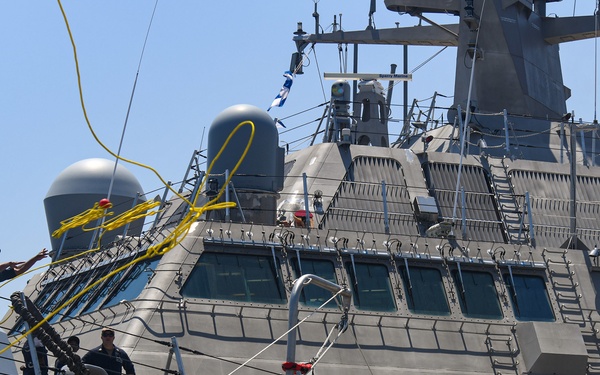 Naval Submarine Base New London (SUBASE) visited by Littoral Combat Ship USS Minneapolis-Saint Paul (LCS 21)