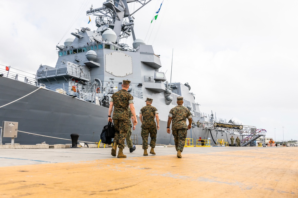 Major General Cavanaugh visits USS Frank E. Petersen, Jr. (DDG-121)