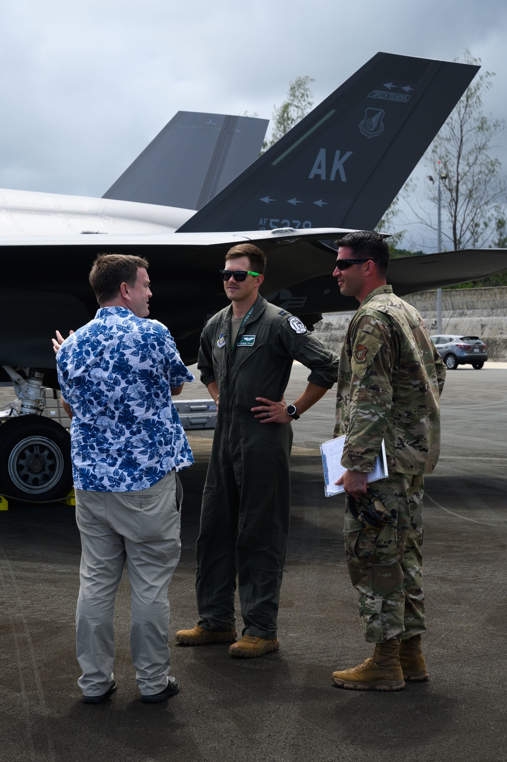 U.S. Ambassador to Palau visits during Valiant Shield 22