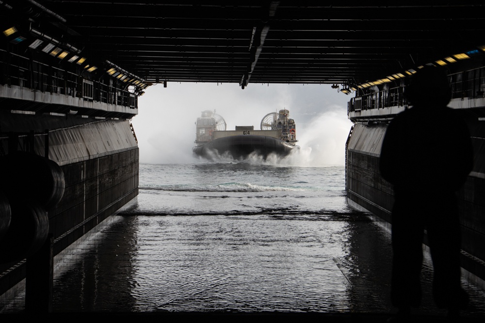 MAGTF-7: In-stream onload aboard the USS Essex (LHD2)