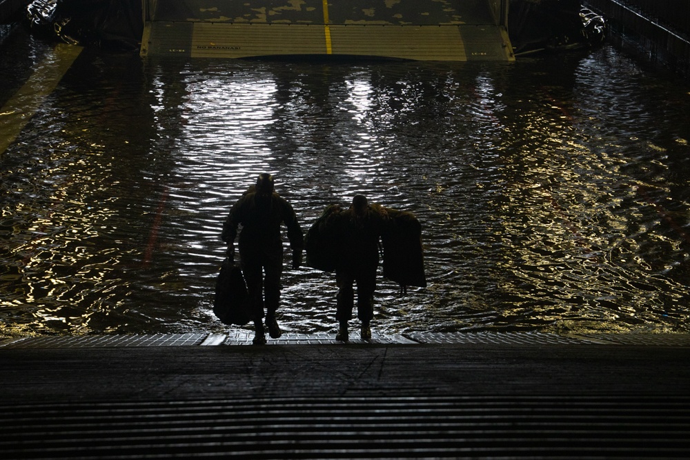 MAGTF-7: In-stream onload aboard the USS Essex (LHD2)