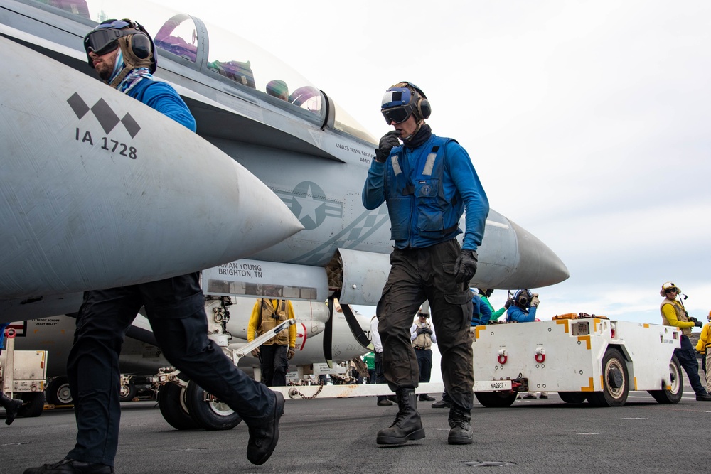 USS Ronald Reagan (CVN 76) conducts flight operations